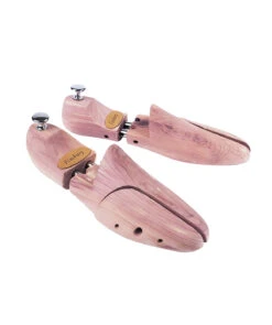 Embauchoirs En Cèdre Rouge